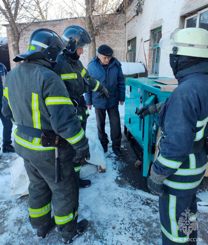 Аварийное отключение электроэнергии на территории Запорожской области, в случае непогоды, не отразится на работе медицинских учреждений. Сотрудники МЧС России провели совместные учения с работниками здравоохранения