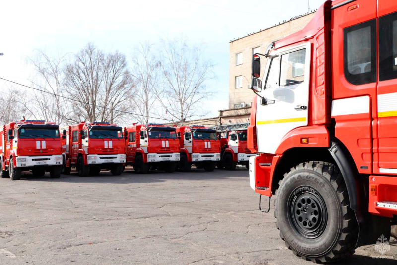 Две автолестницы и восемь автоцистерн на базе автомобилей «Камаз» - новейшая техника стала на вооружение в пожарно-спасательные подразделения Запорожской области