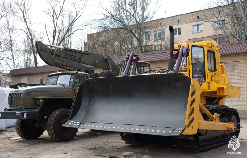 В специализированную пожарно-спасательную часть продолжает поступать инженерная техника