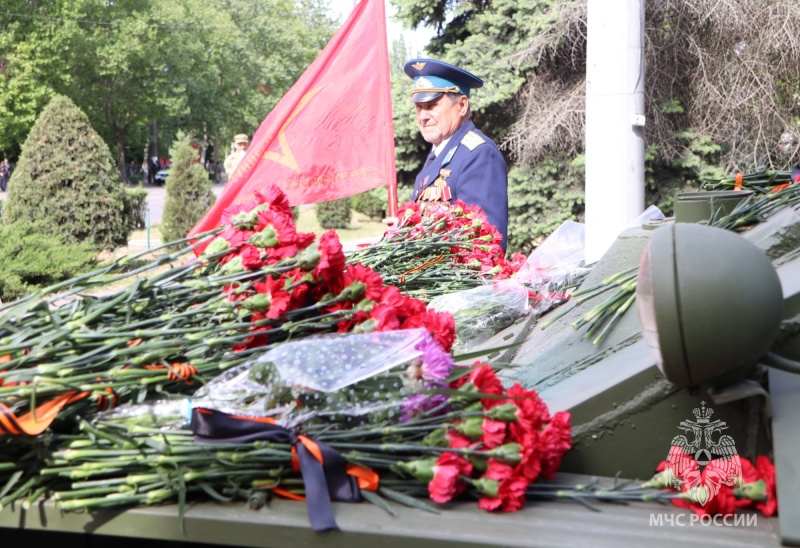 Руководство Главного управления МЧС России по Запорожской области отдало дань уважения героям Великой Отечественной войны