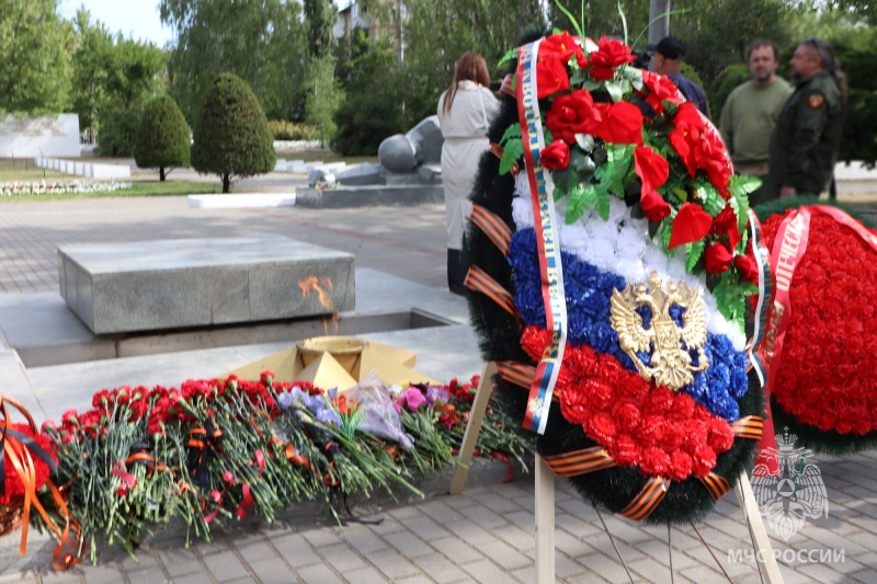 Руководство Главного управления МЧС России по Запорожской области отдало дань уважения героям Великой Отечественной войны