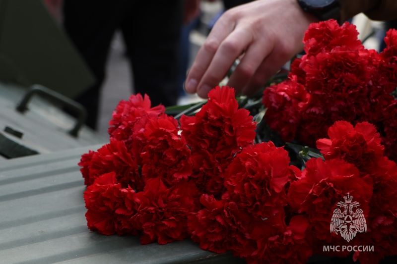 Руководство Главного управления МЧС России по Запорожской области отдало дань уважения героям Великой Отечественной войны