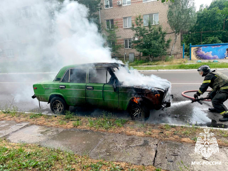 В Бердянске спасатели ликвидировали возгорание легкового автомобиля