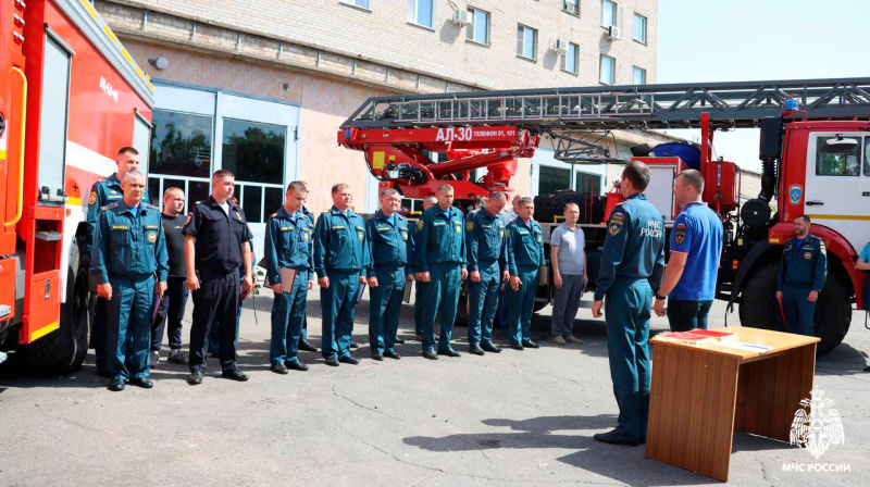 В преддверии Дня России руководство Главного управления МЧС России по Запорожской области вручило ведомственные награды сотрудникам подразделений чрезвычайного ведомства