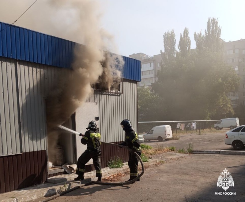 В городе Днепрорудное произошло возгорание магазина